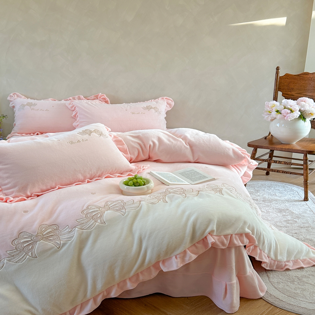 91家纺网 家纺一手货源 找家纺 （总）可以家居 2025新款高克重全消光超细旦奶芙云绒四件套-玛利亚系列-莫妮卡