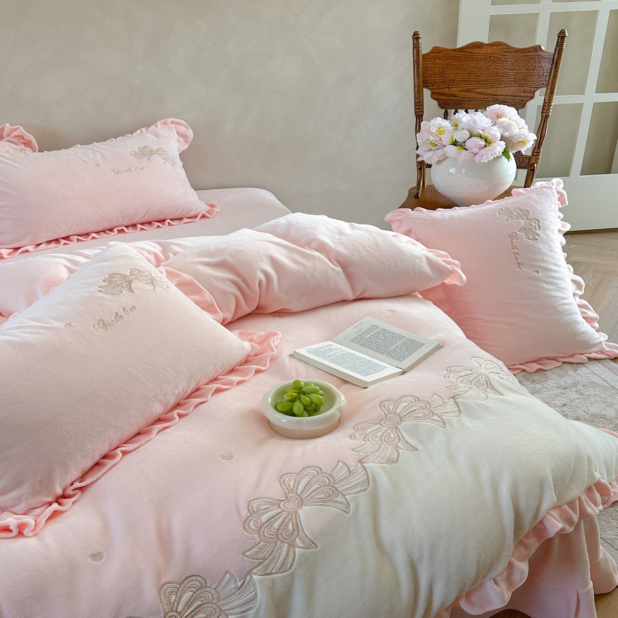 91家纺网 家纺一手货源 找家纺 （总）可以家居 2025新款高克重全消光超细旦奶芙云绒四件套-玛利亚系列-莫妮卡