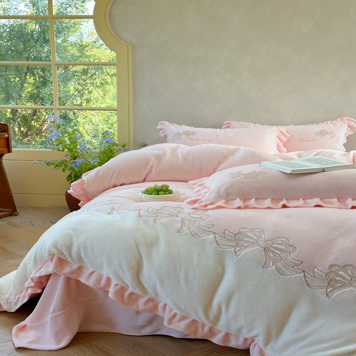 91家纺网 家纺一手货源 找家纺 （总）可以家居 2025新款高克重全消光超细旦奶芙云绒四件套-玛利亚系列-莫妮卡