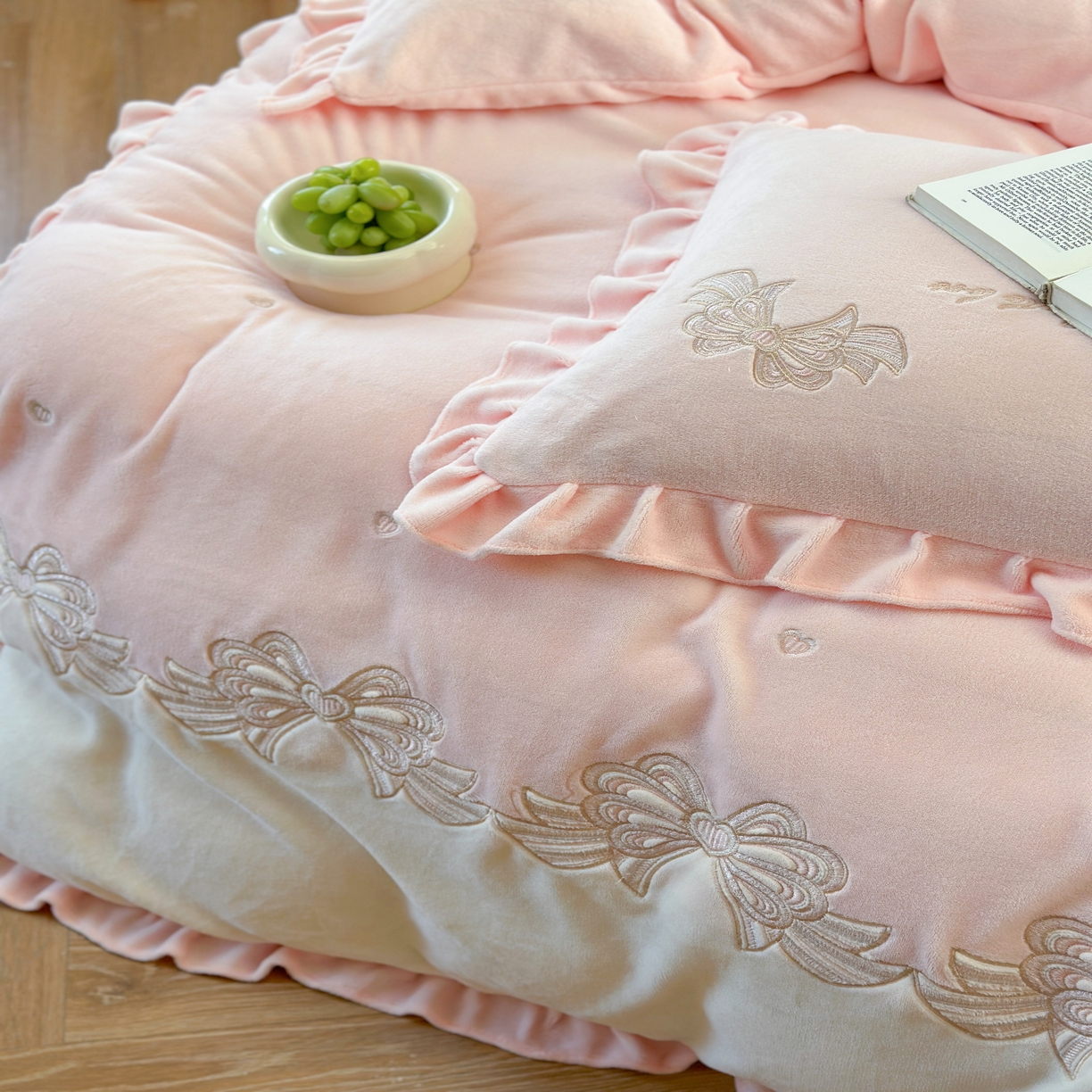 91家纺网 家纺一手货源 找家纺 （总）可以家居 2025新款高克重全消光超细旦奶芙云绒四件套-玛利亚系列-莫妮卡