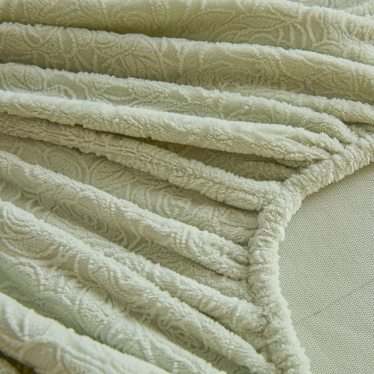 91家纺网 家纺一手货源 找家纺 佳汐蓝家纺 2025新款秋冬高克重牛奶绒雕花床笠三件套 那片花海（绿）