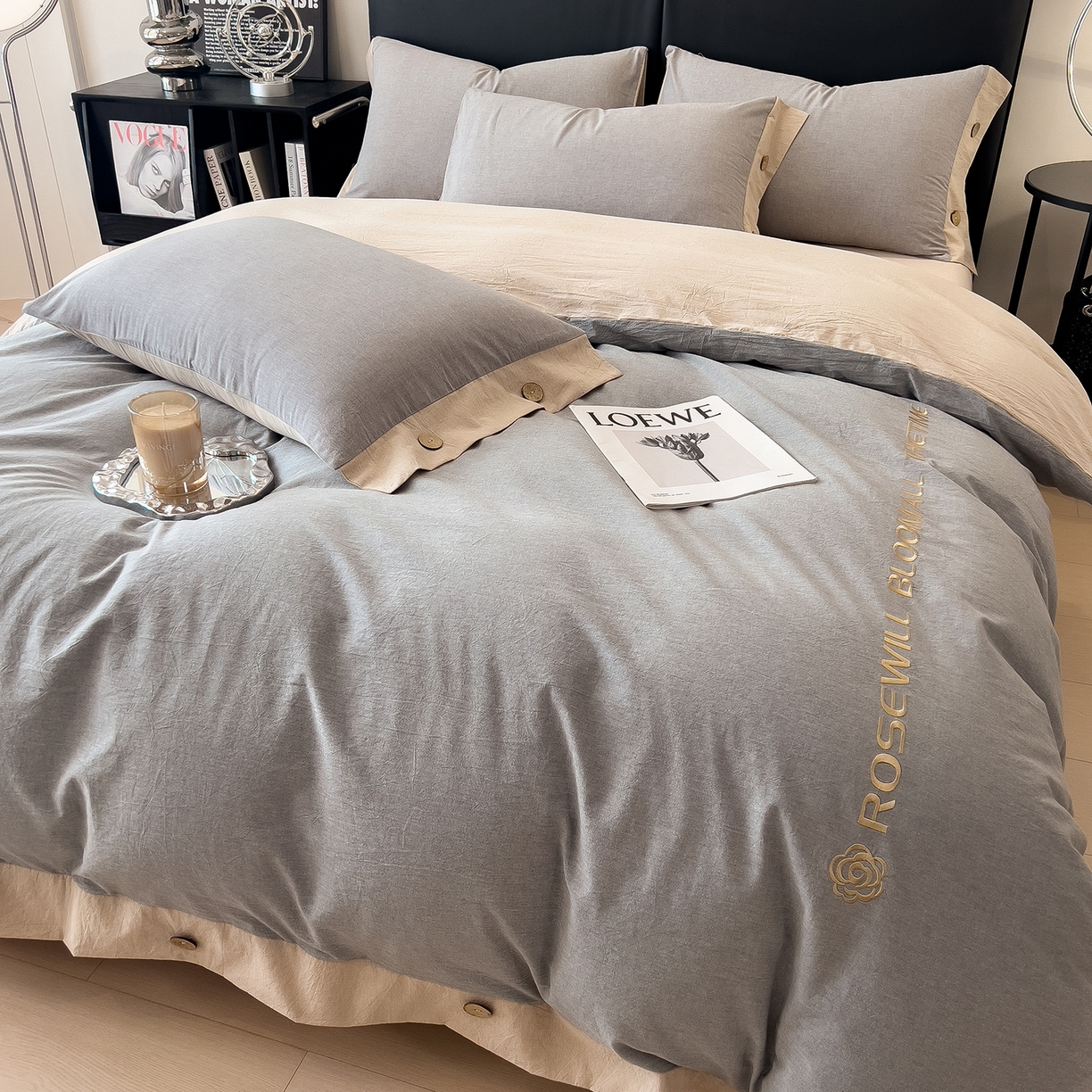 91家纺网 家纺一手货源 找家纺 芃成家纺 2025新款A类全棉色织水洗棉纽扣绣花四件套 纽扣款-浅灰拼卡其