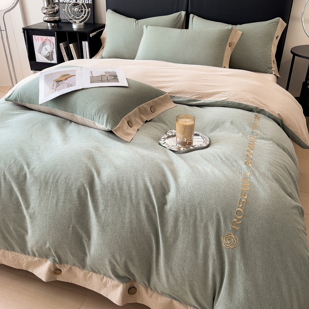 91家纺网 家纺一手货源 找家纺 芃成家纺 2025新款A类全棉色织水洗棉纽扣绣花四件套 纽扣款-浅蓝拼卡其