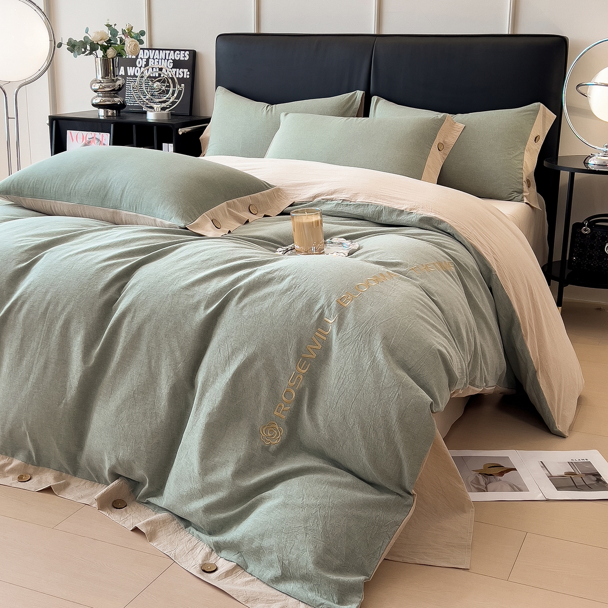 91家纺网 家纺一手货源 找家纺 芃成家纺 2025新款A类全棉色织水洗棉纽扣绣花四件套 纽扣款-浅蓝拼卡其