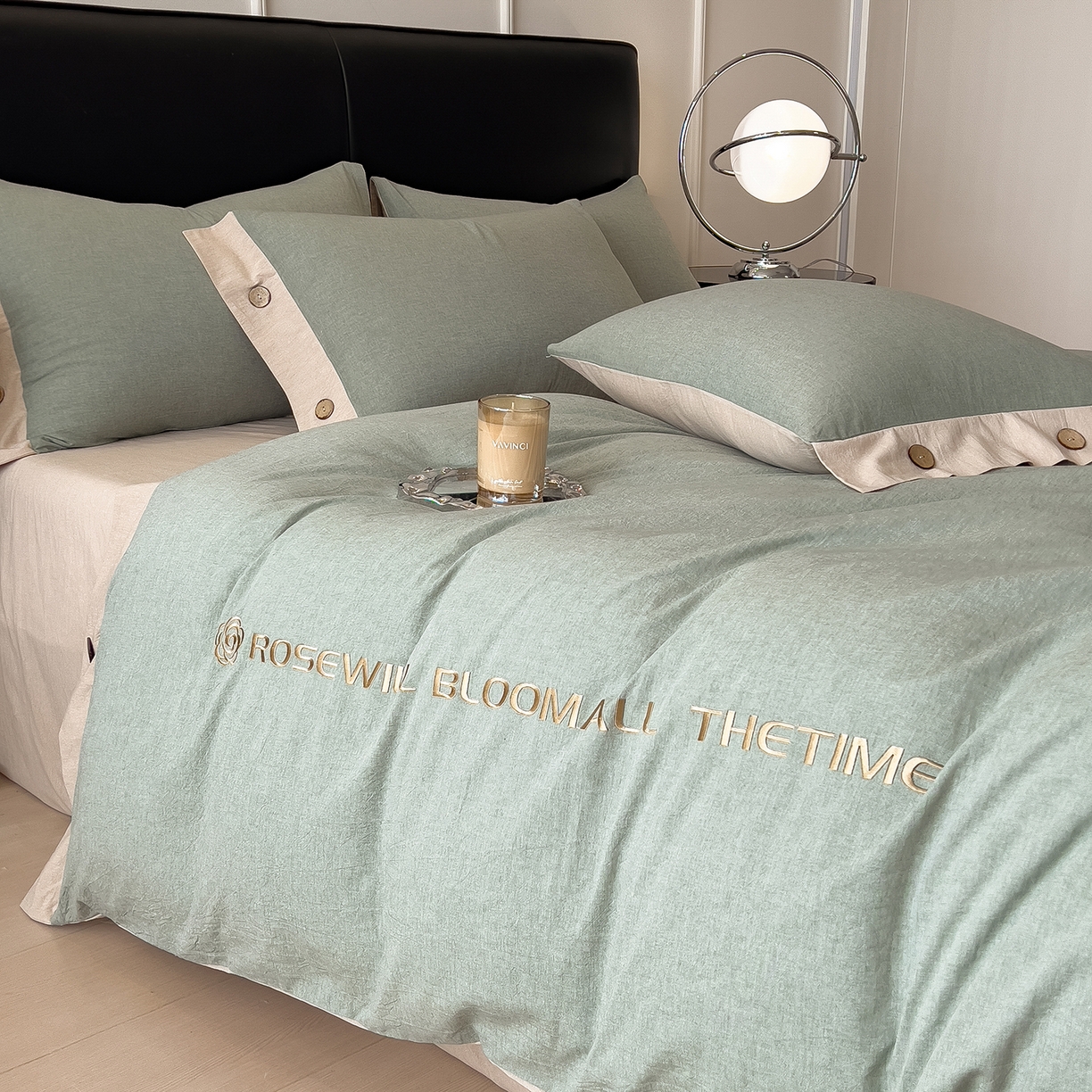 91家纺网 家纺一手货源 找家纺 芃成家纺 2025新款A类全棉色织水洗棉纽扣绣花四件套 纽扣款-浅蓝拼卡其