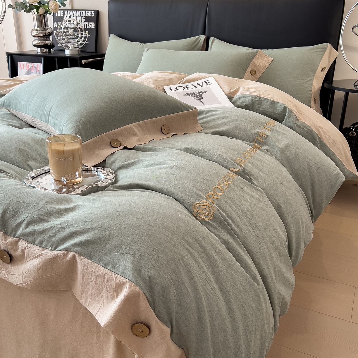 91家纺网 家纺一手货源 找家纺 芃成家纺 2025新款A类全棉色织水洗棉纽扣绣花四件套 纽扣款-浅蓝拼卡其