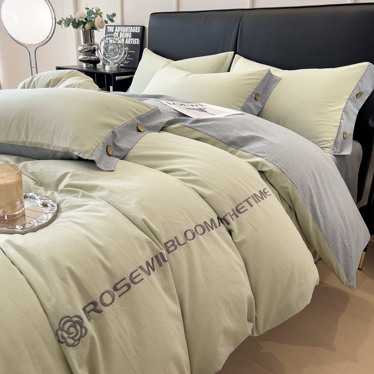 91家纺网 家纺一手货源 找家纺 芃成家纺 2025新款A类全棉色织水洗棉纽扣绣花四件套 纽扣款-浅绿拼浅灰