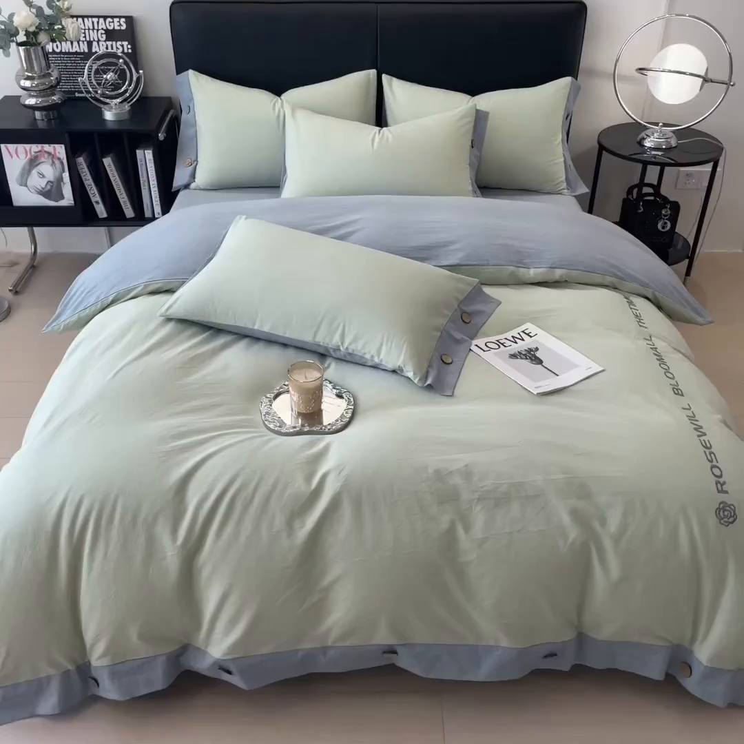 91家纺网 家纺一手货源 找家纺 芃成家纺 2025新款A类全棉色织水洗棉纽扣绣花四件套 纽扣款-浅绿拼浅灰