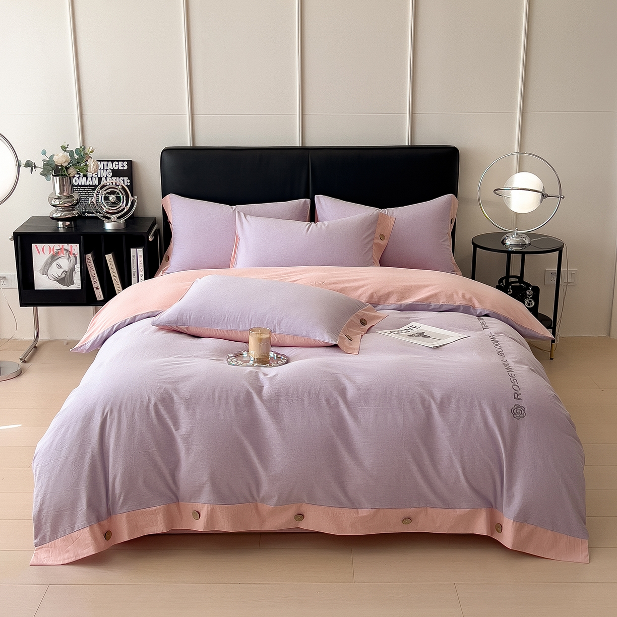 91家纺网 家纺一手货源 找家纺 芃成家纺 2025新款A类全棉色织水洗棉纽扣绣花四件套 纽扣款-浅紫拼浅粉