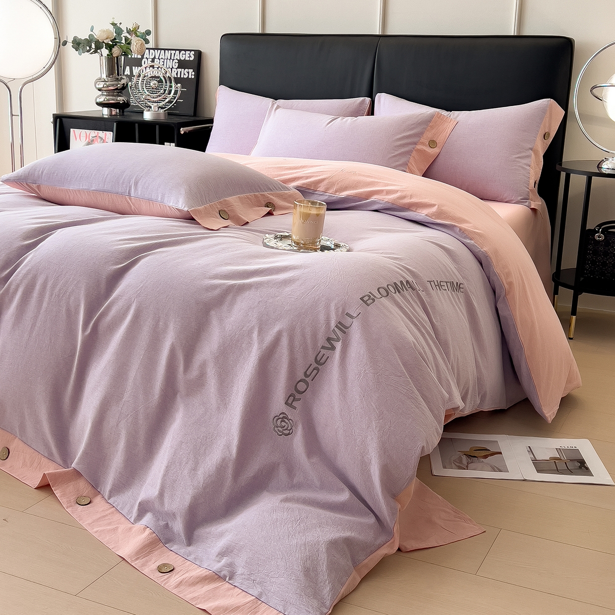 91家纺网 家纺一手货源 找家纺 芃成家纺 2025新款A类全棉色织水洗棉纽扣绣花四件套 纽扣款-浅紫拼浅粉