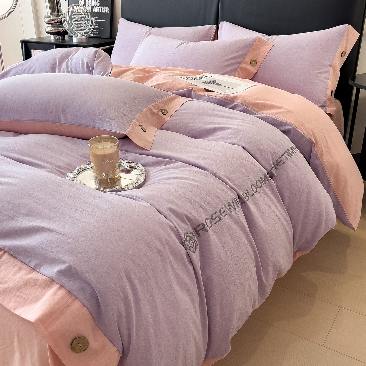 91家纺网 家纺一手货源 找家纺 芃成家纺 2025新款A类全棉色织水洗棉纽扣绣花四件套 纽扣款-浅紫拼浅粉