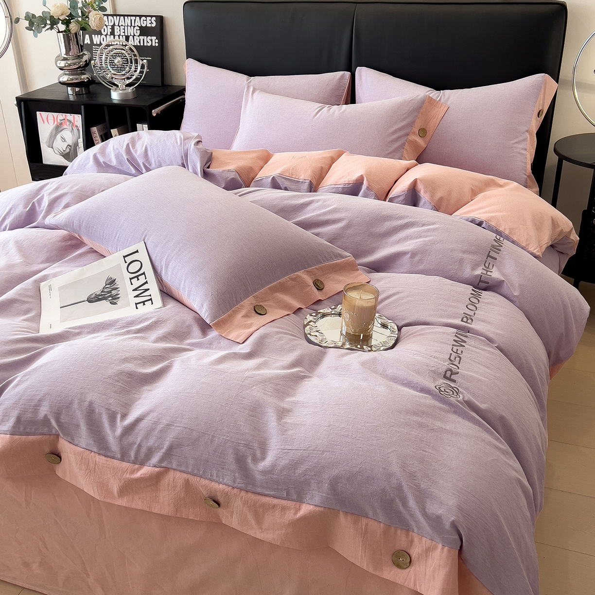 91家纺网 家纺一手货源 找家纺 芃成家纺 2025新款A类全棉色织水洗棉纽扣绣花四件套 纽扣款-浅紫拼浅粉