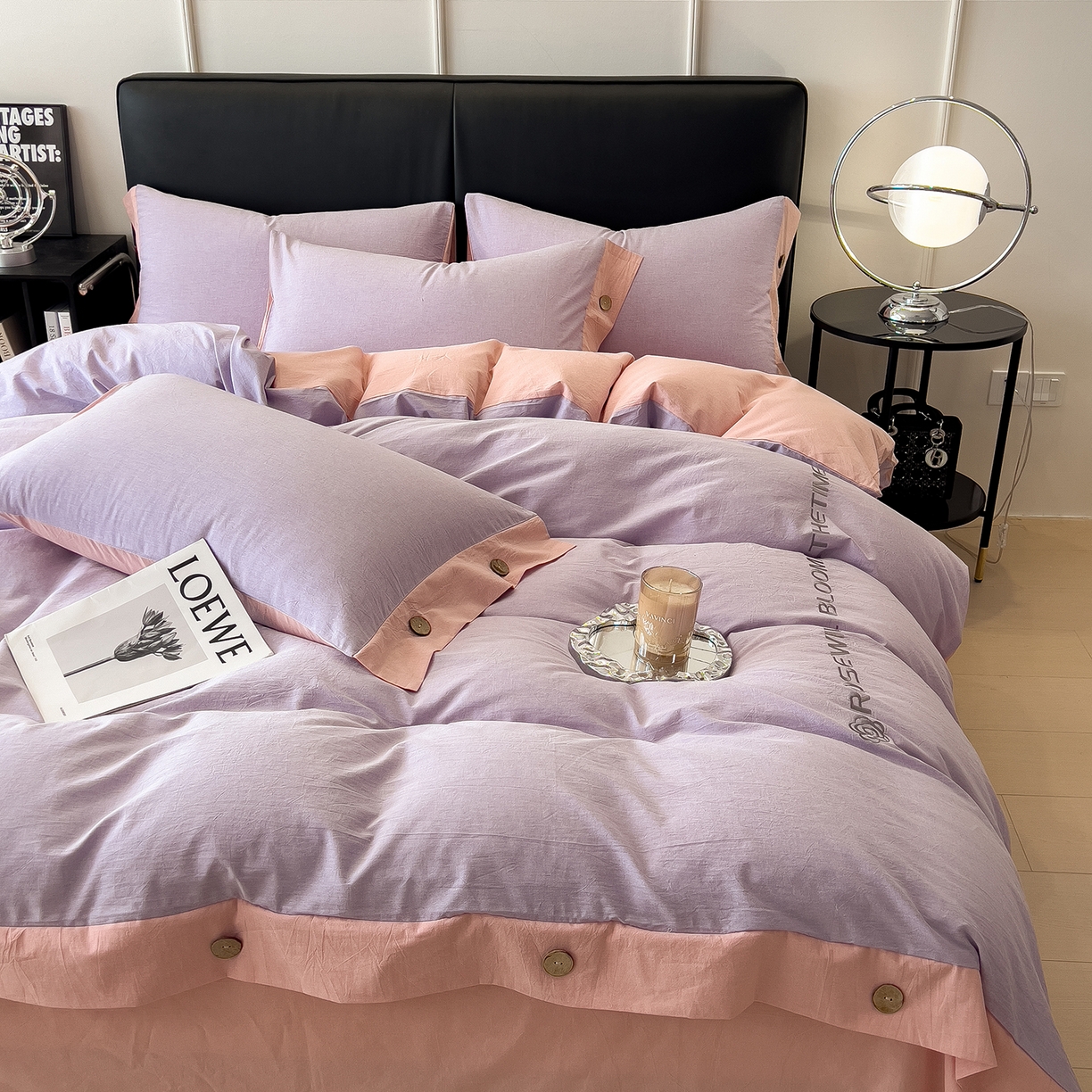 91家纺网 家纺一手货源 找家纺 芃成家纺 2025新款A类全棉色织水洗棉纽扣绣花四件套 纽扣款-浅紫拼浅粉