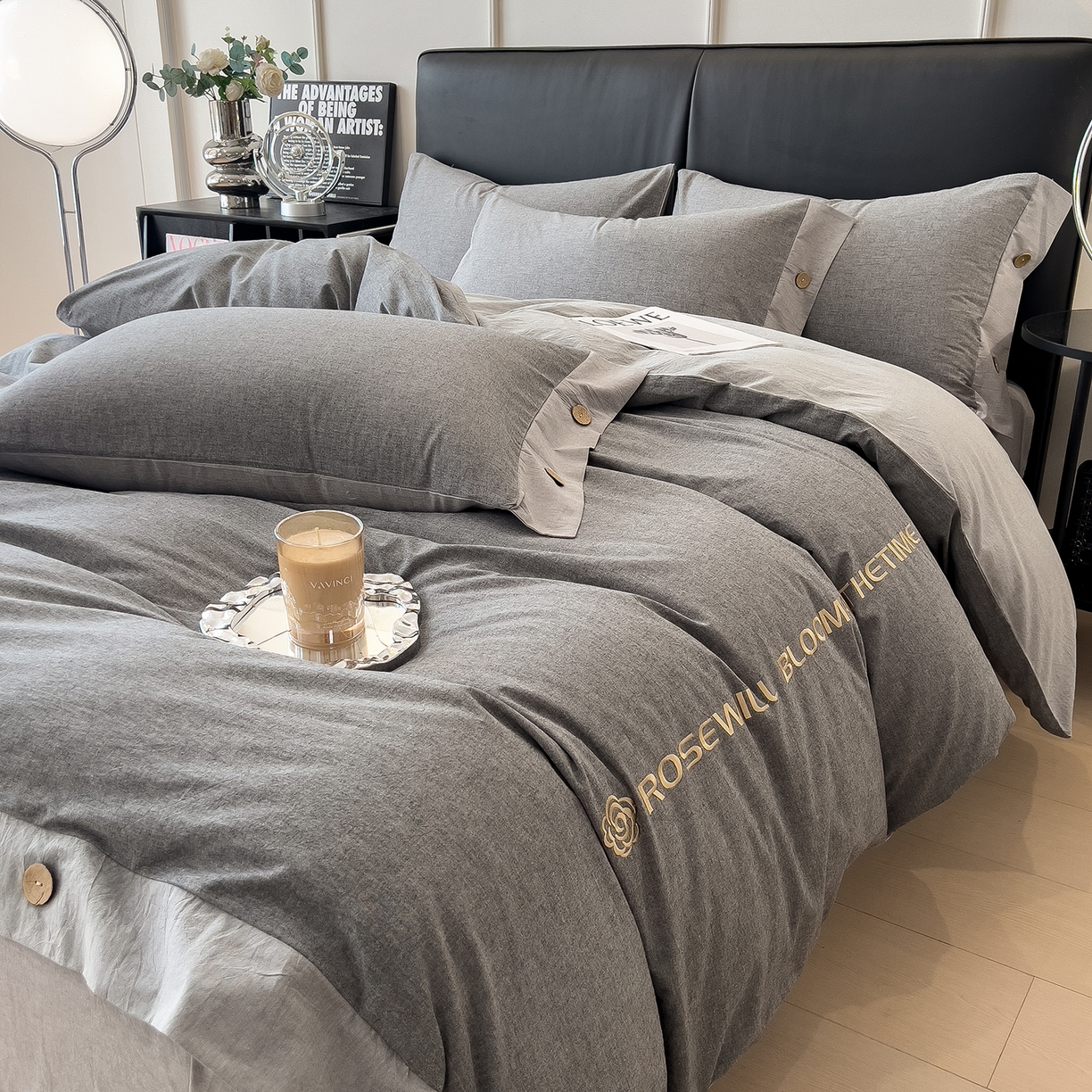 91家纺网 家纺一手货源 找家纺 芃成家纺 2025新款A类全棉色织水洗棉纽扣绣花四件套 纽扣款-深灰拼浅灰