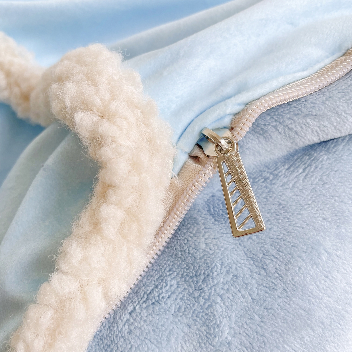 91家纺网 家纺一手货源 找家纺 （总）番茄+ 2025新款羊羔毛花边绒抱枕被