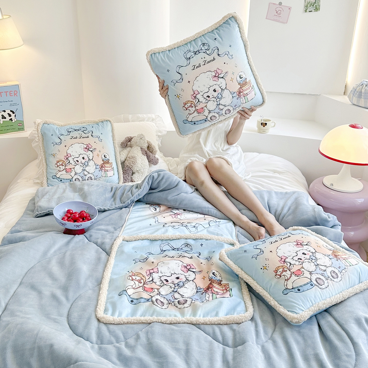 番茄+ 2025新款羊羔毛花边绒抱枕被 美羊羊