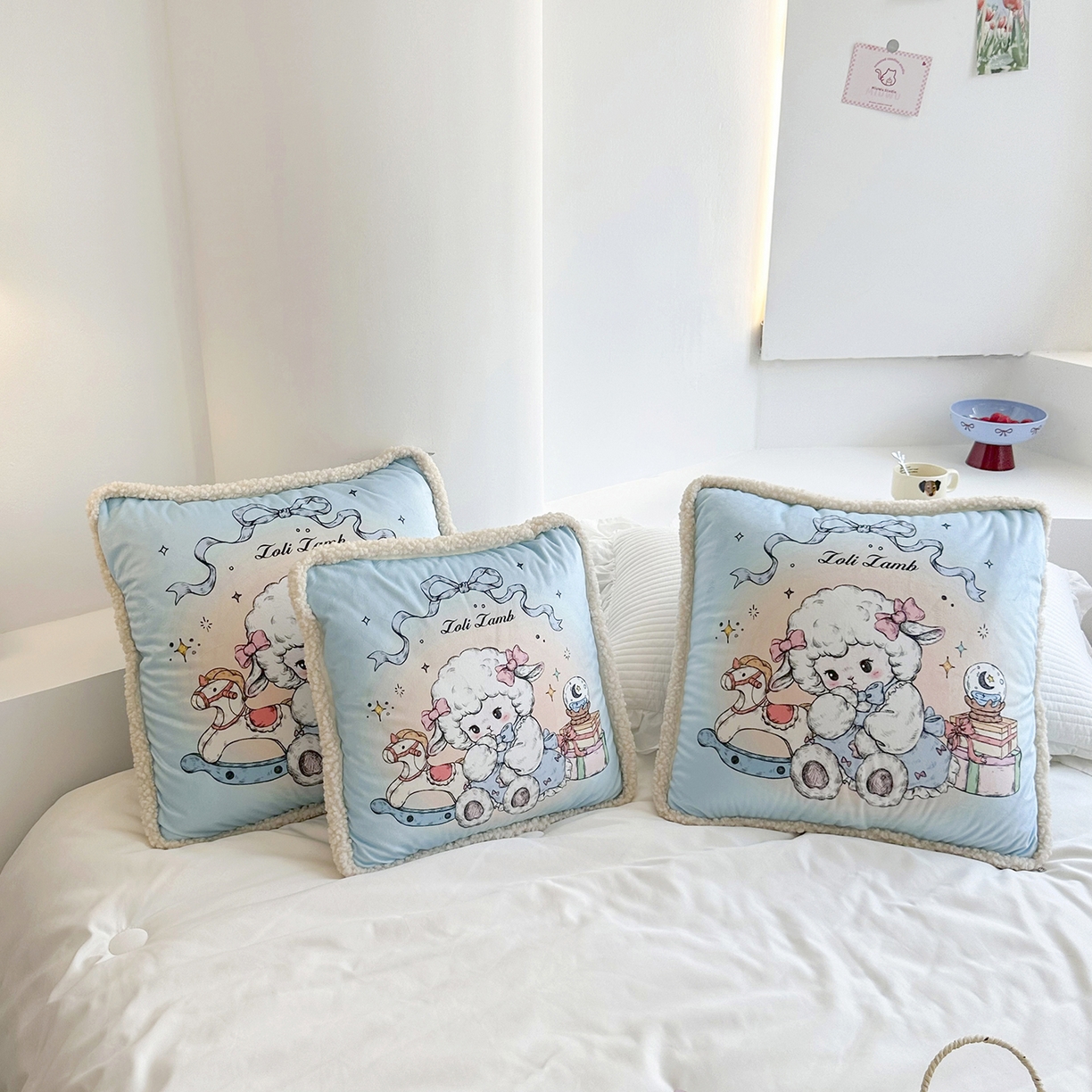 91家纺网 家纺一手货源 找家纺 番茄+ 2025新款羊羔毛花边绒抱枕被 美羊羊