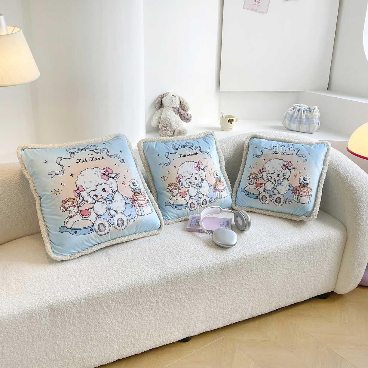 91家纺网 家纺一手货源 找家纺 番茄+ 2025新款羊羔毛花边绒抱枕被 美羊羊