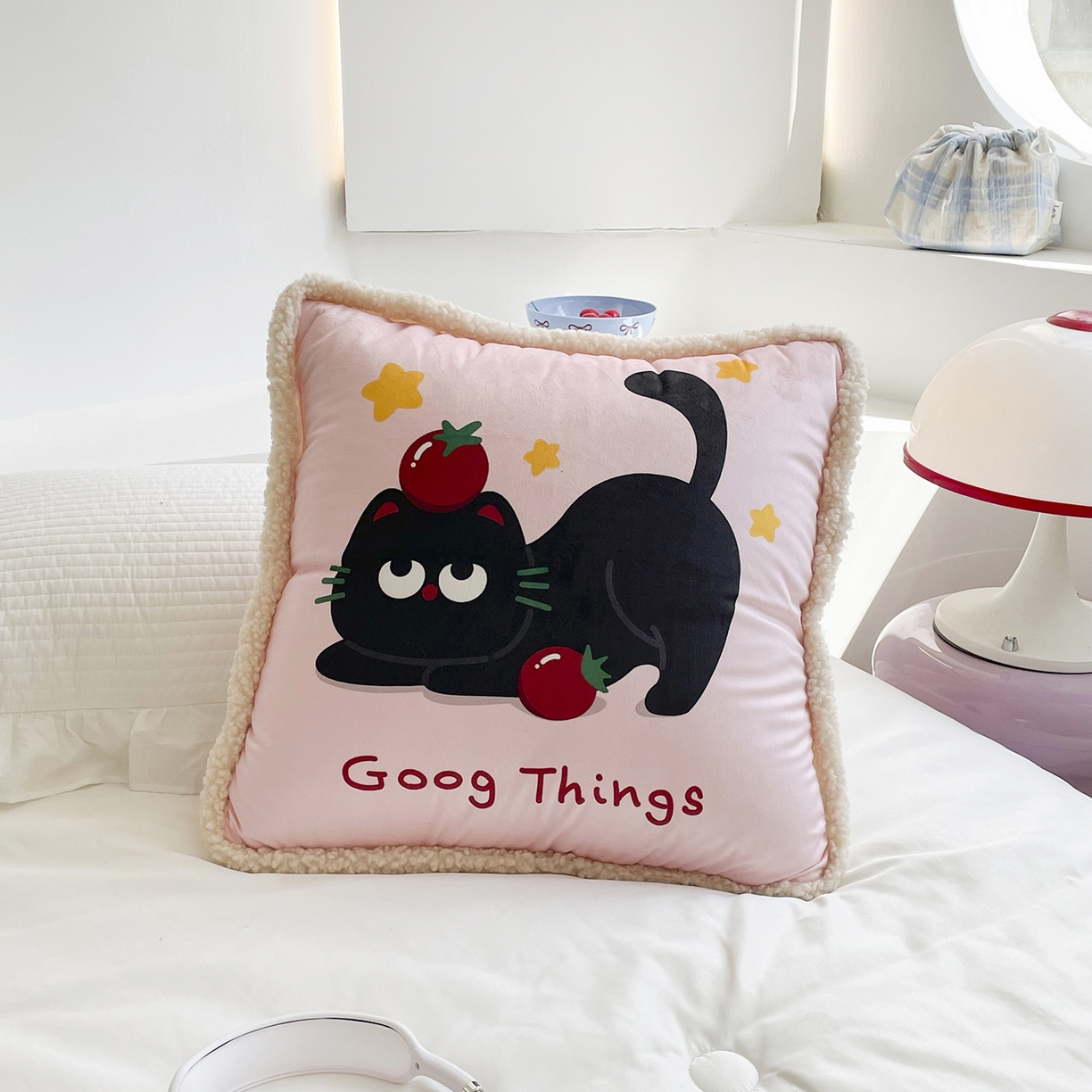 91家纺网 家纺一手货源 找家纺 番茄+ 2025新款羊羔毛花边绒抱枕被 番茄猫