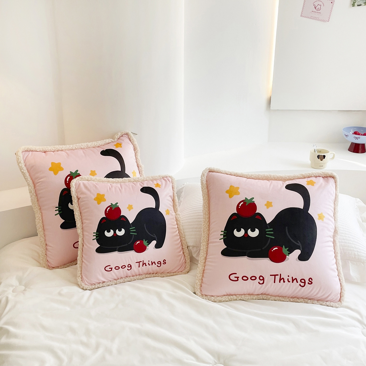 91家纺网 家纺一手货源 找家纺 番茄+ 2025新款羊羔毛花边绒抱枕被 番茄猫