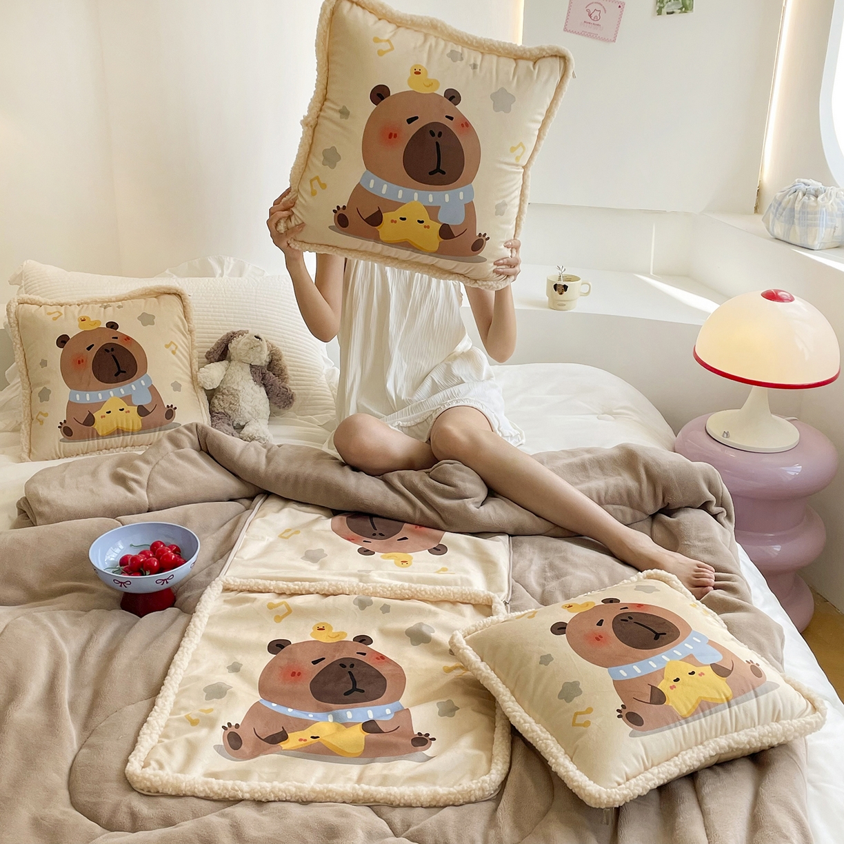 番茄+ 2025新款羊羔毛花边绒抱枕被 卡皮巴拉