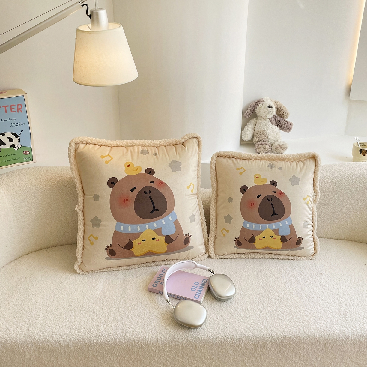 91家纺网 家纺一手货源 找家纺 番茄+ 2025新款羊羔毛花边绒抱枕被 卡皮巴拉