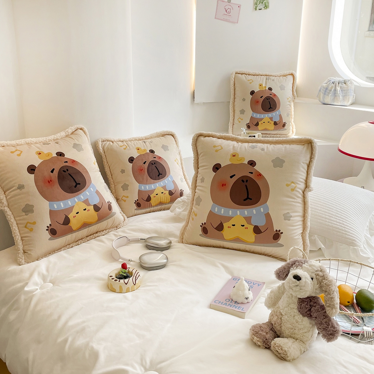 91家纺网 家纺一手货源 找家纺 番茄+ 2025新款羊羔毛花边绒抱枕被 卡皮巴拉