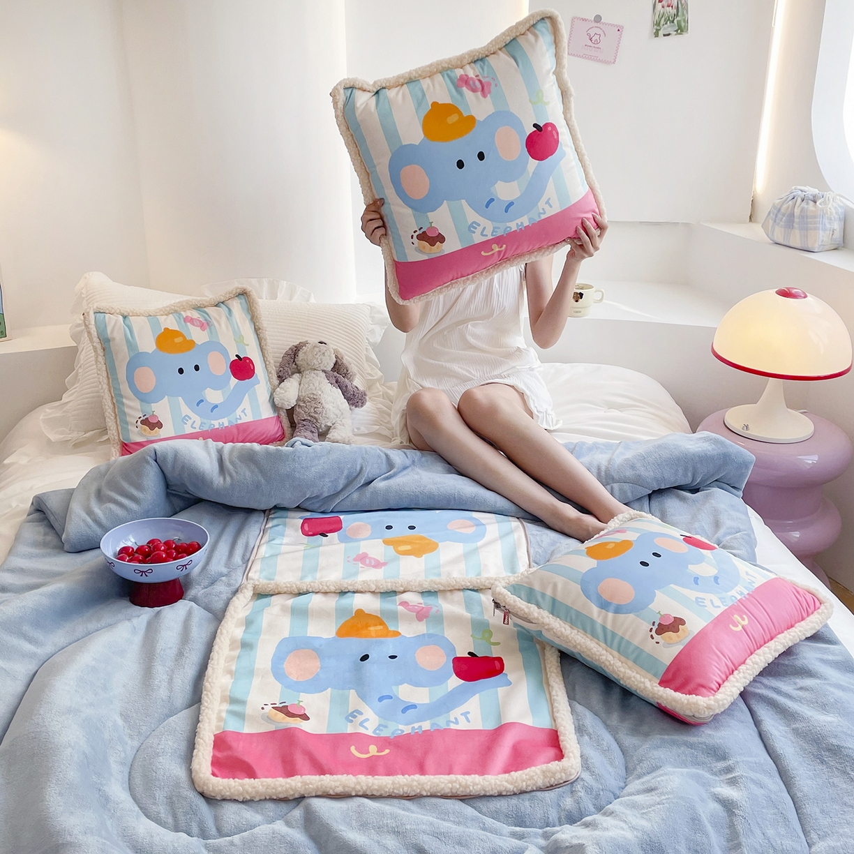 番茄+ 2025新款羊羔毛花边绒抱枕被 苹果象