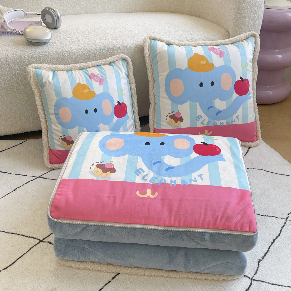 91家纺网 家纺一手货源 找家纺 番茄+ 2025新款羊羔毛花边绒抱枕被 苹果象