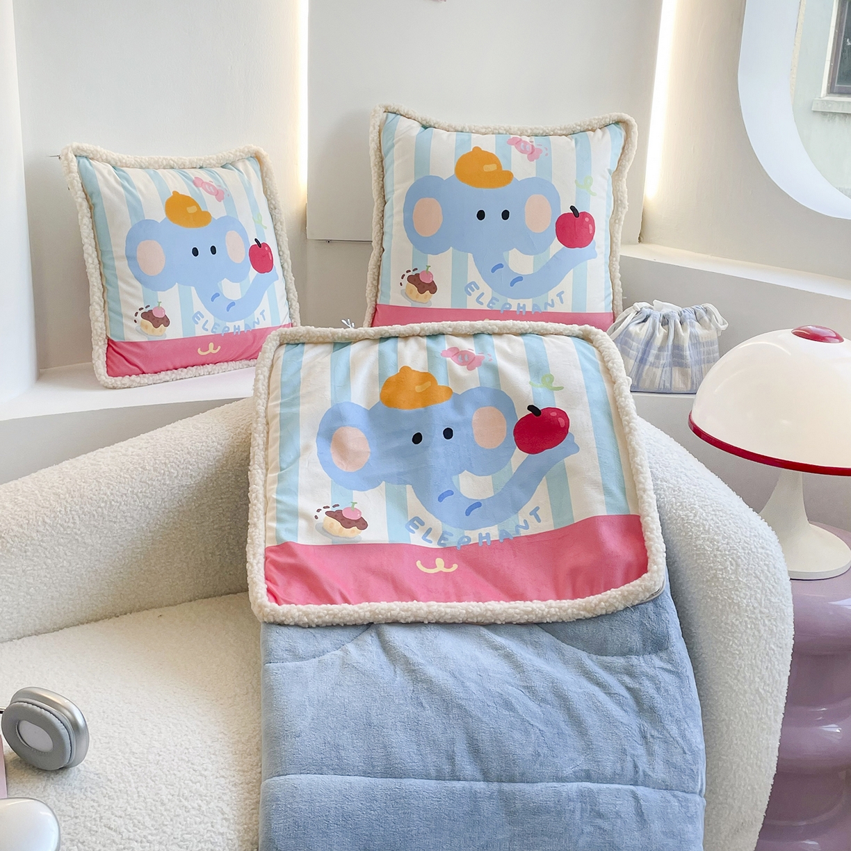 91家纺网 家纺一手货源 找家纺 番茄+ 2025新款羊羔毛花边绒抱枕被 苹果象