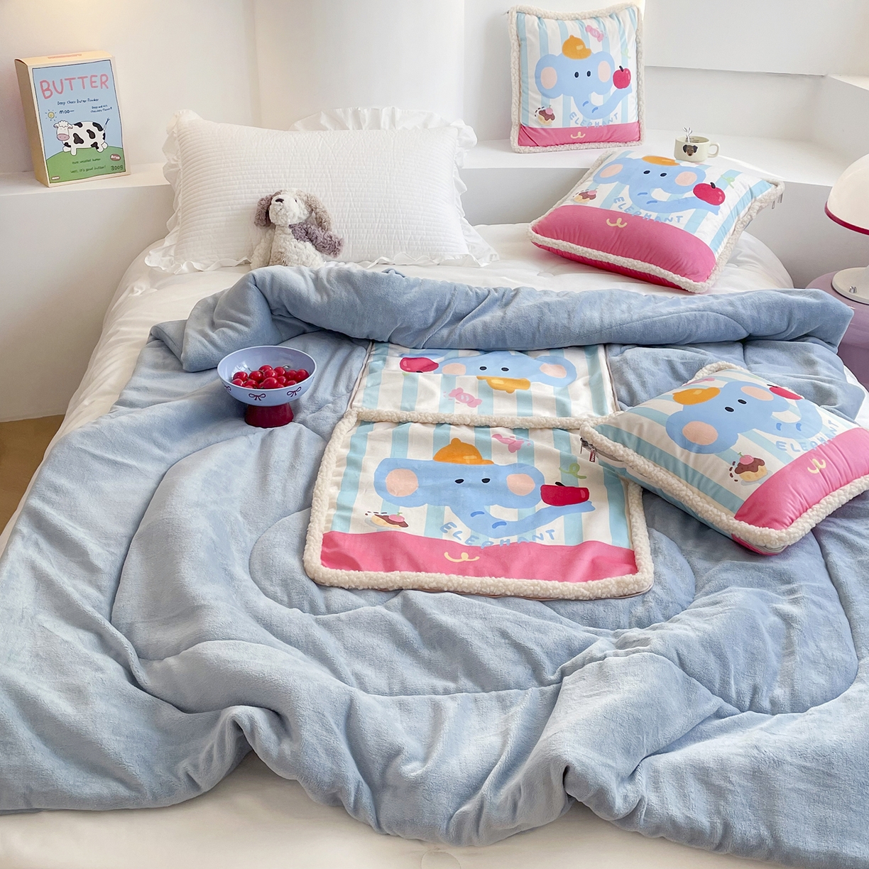 91家纺网 家纺一手货源 找家纺 番茄+ 2025新款羊羔毛花边绒抱枕被 苹果象