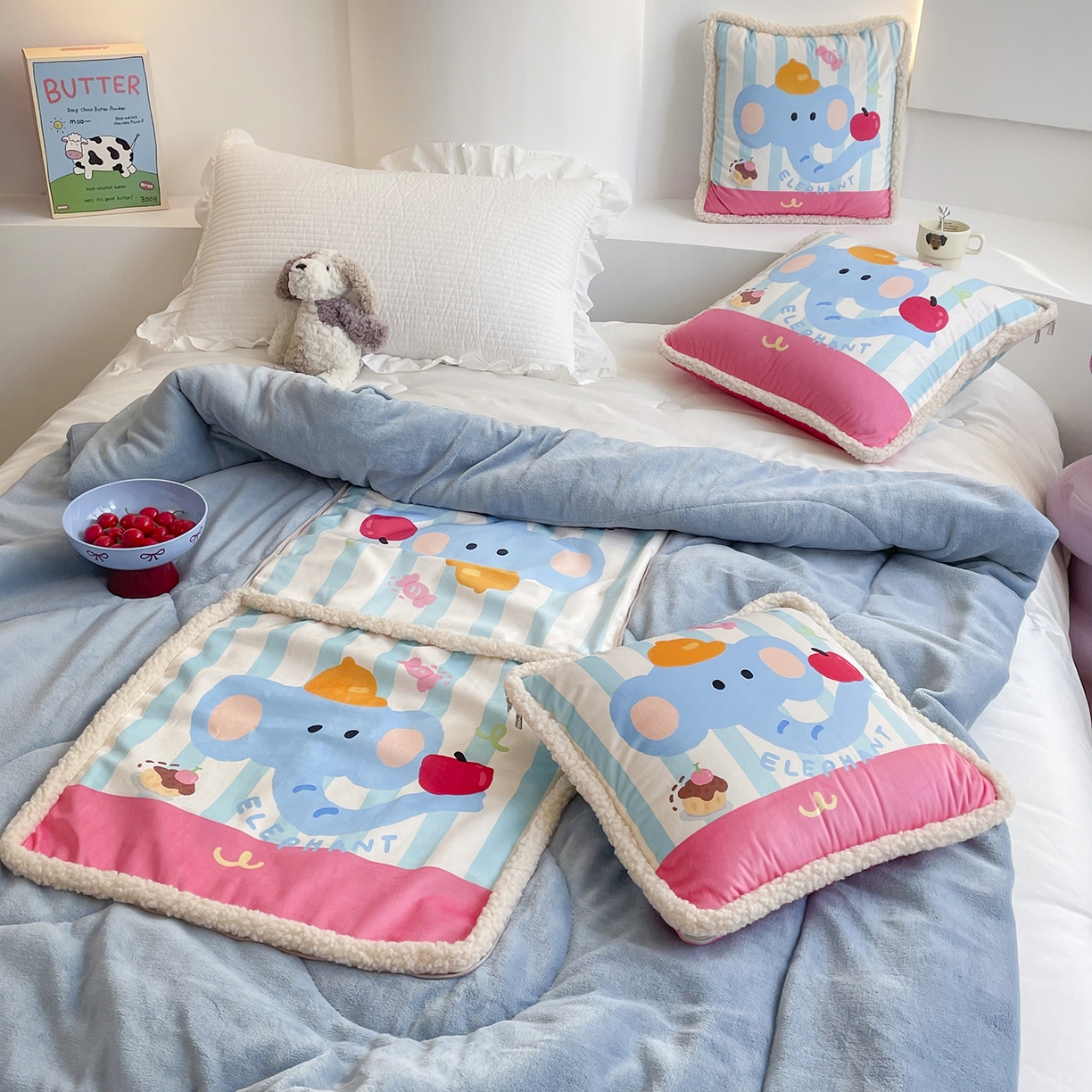 91家纺网 家纺一手货源 找家纺 番茄+ 2025新款羊羔毛花边绒抱枕被 苹果象