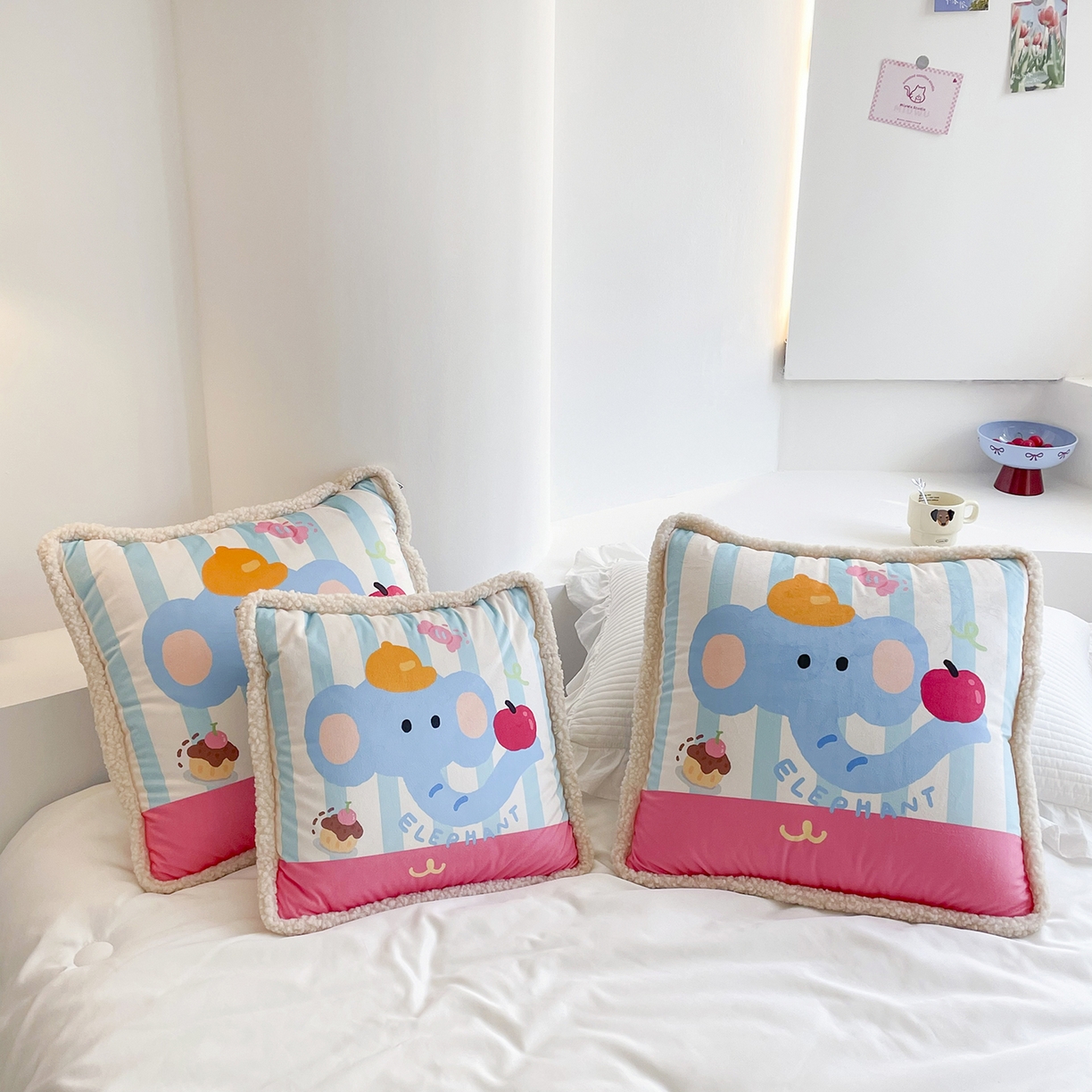 91家纺网 家纺一手货源 找家纺 番茄+ 2025新款羊羔毛花边绒抱枕被 苹果象