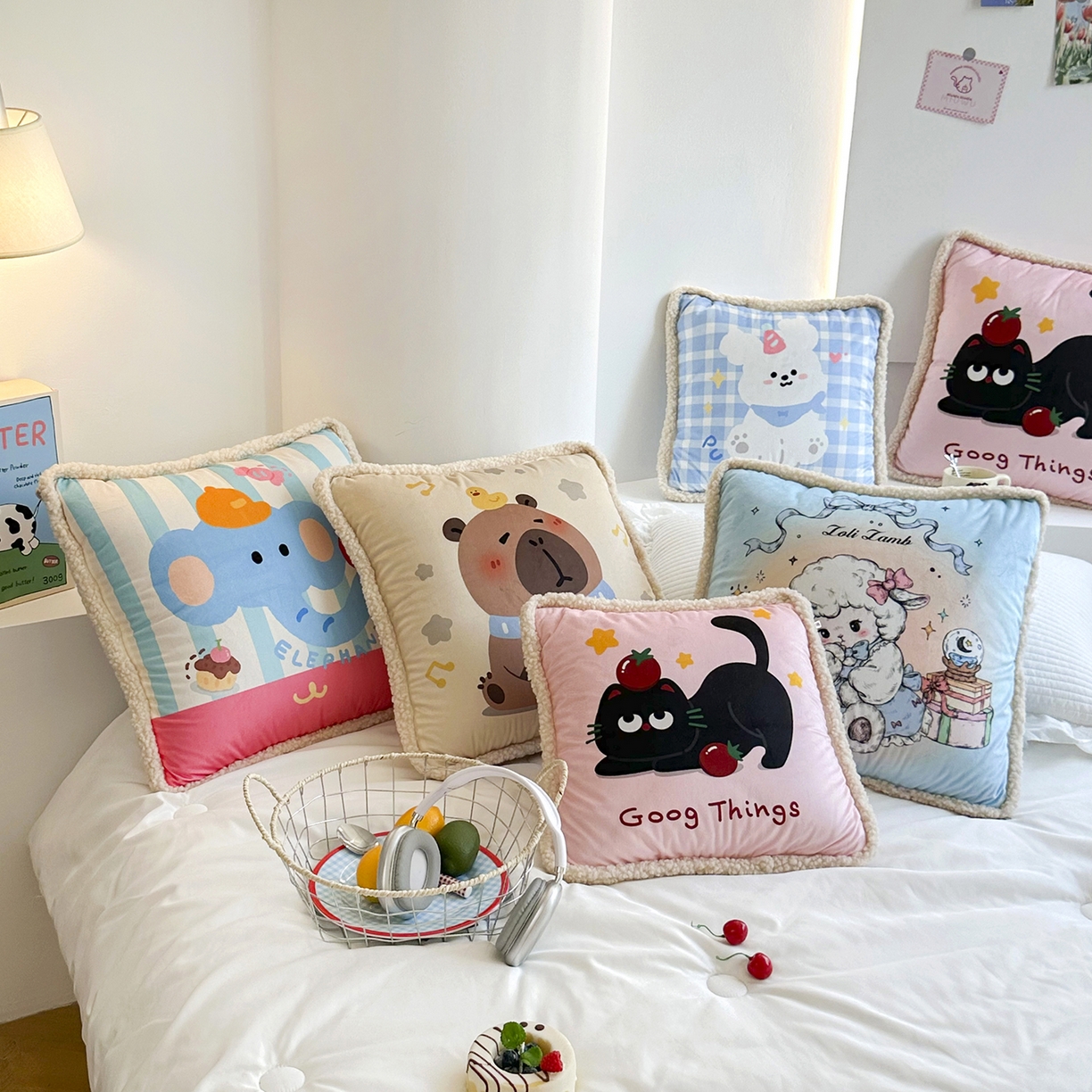 91家纺网 家纺一手货源 找家纺 番茄+ 2025新款羊羔毛花边绒抱枕被 组合图