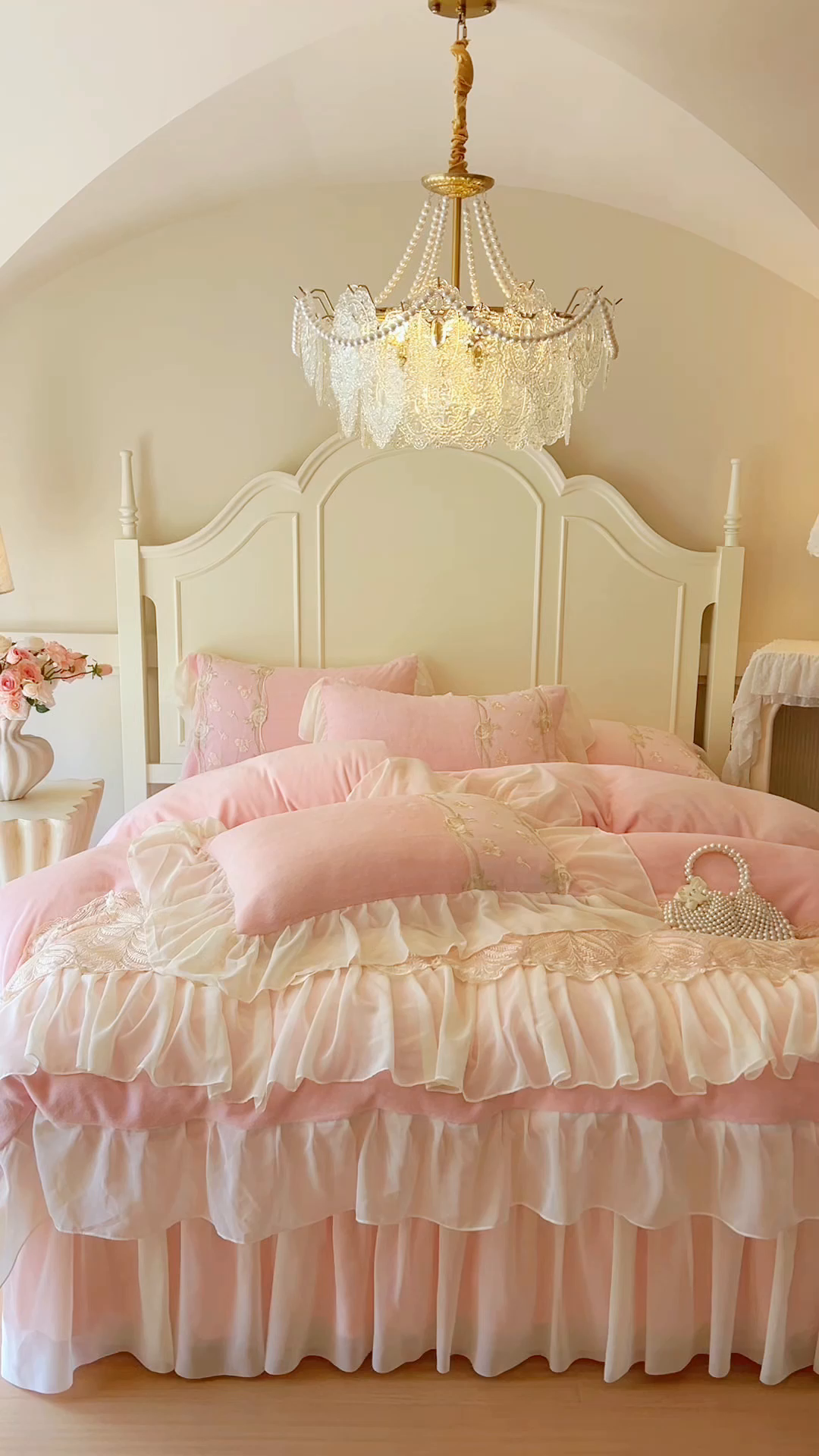 91家纺网 家纺一手货源 找家纺 （总）网红馆（ck家纺） 2025新款亲肤舒适牛奶绒蕾丝边床裙四件套-秘密花园