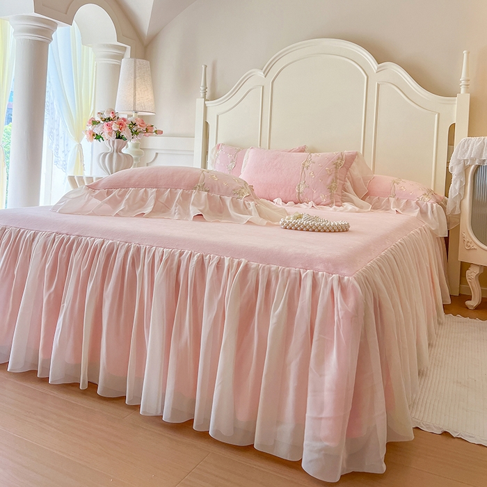 91家纺网 家纺一手货源 找家纺 （总）网红馆（ck家纺） 2025新款亲肤舒适牛奶绒蕾丝边床裙四件套-秘密花园