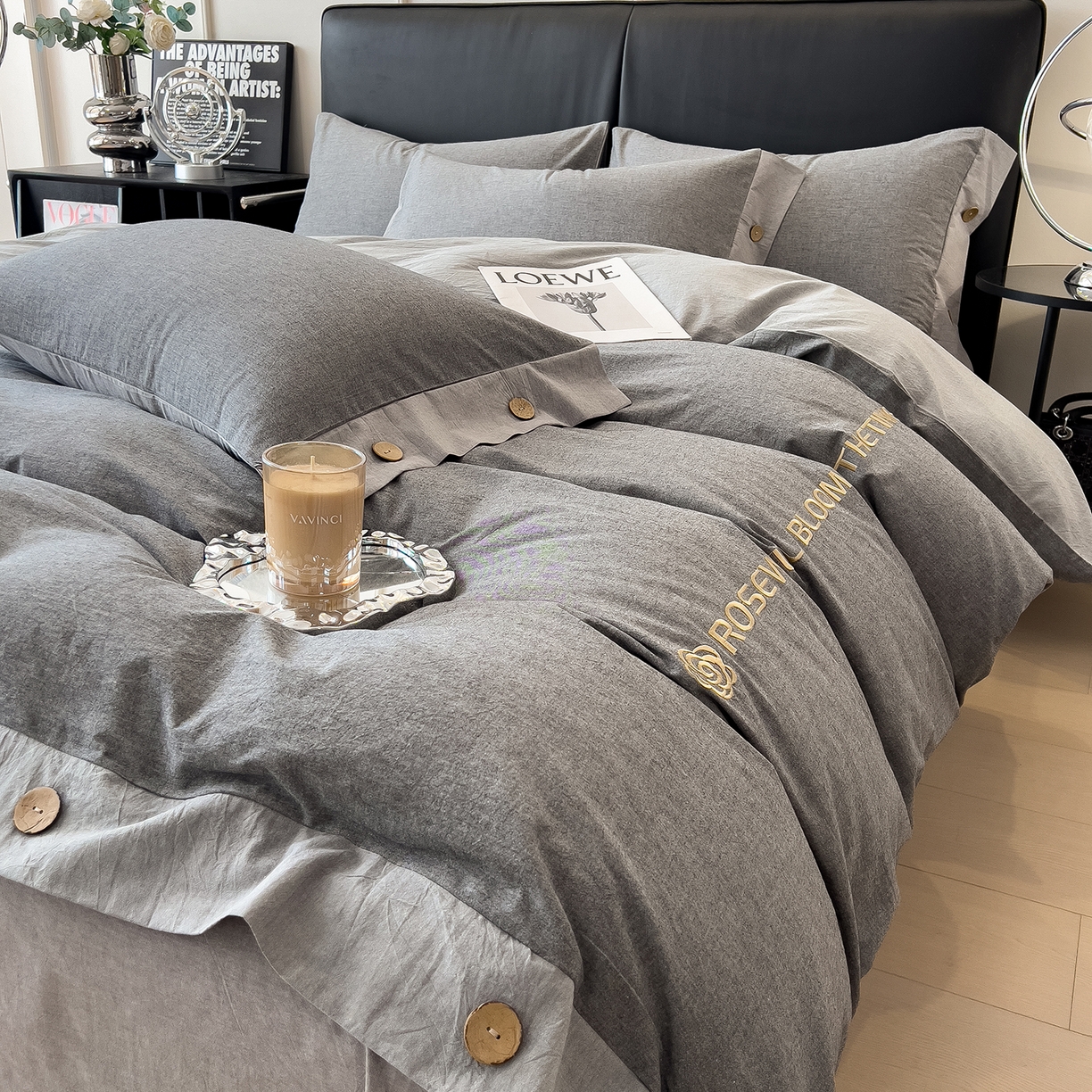 91家纺网 家纺一手货源 找家纺 芃成家纺 2025新款A类全棉色织水洗棉纽扣绣花四件套 纽扣款-深灰拼浅灰