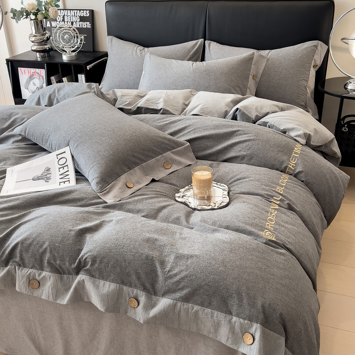 91家纺网 家纺一手货源 找家纺 芃成家纺 2025新款A类全棉色织水洗棉纽扣绣花四件套 纽扣款-深灰拼浅灰