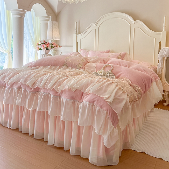 91家纺网 家纺一手货源 找家纺 网红馆（ck家纺） 2025新款亲肤舒适牛奶绒蕾丝边床裙四件套-秘密花园 秘密花园-粉色