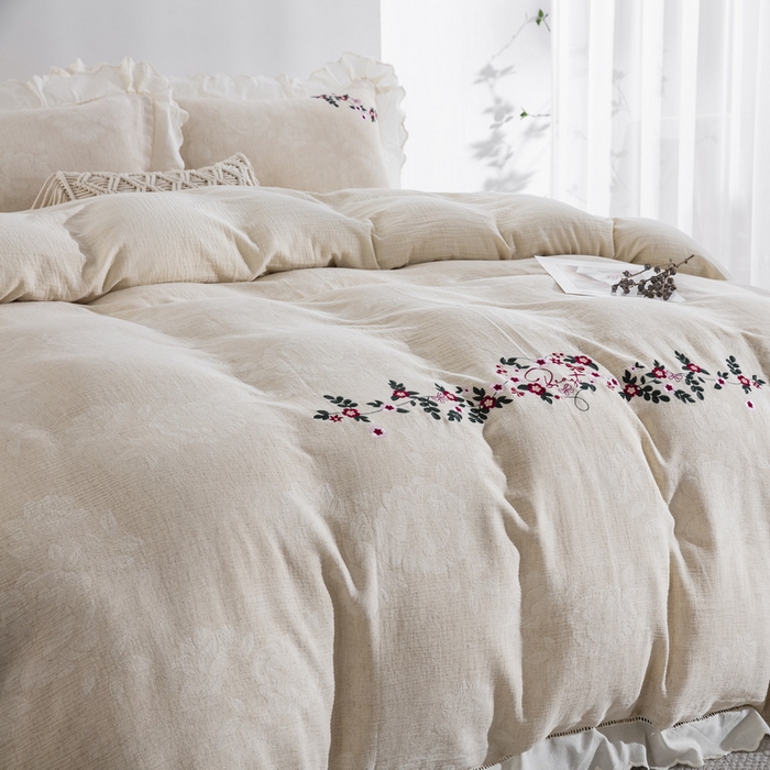 91家纺网 家纺一手货源 找家纺 鲁爱 2025新款棉麻花边绣花款四件套   浣溪沙-红