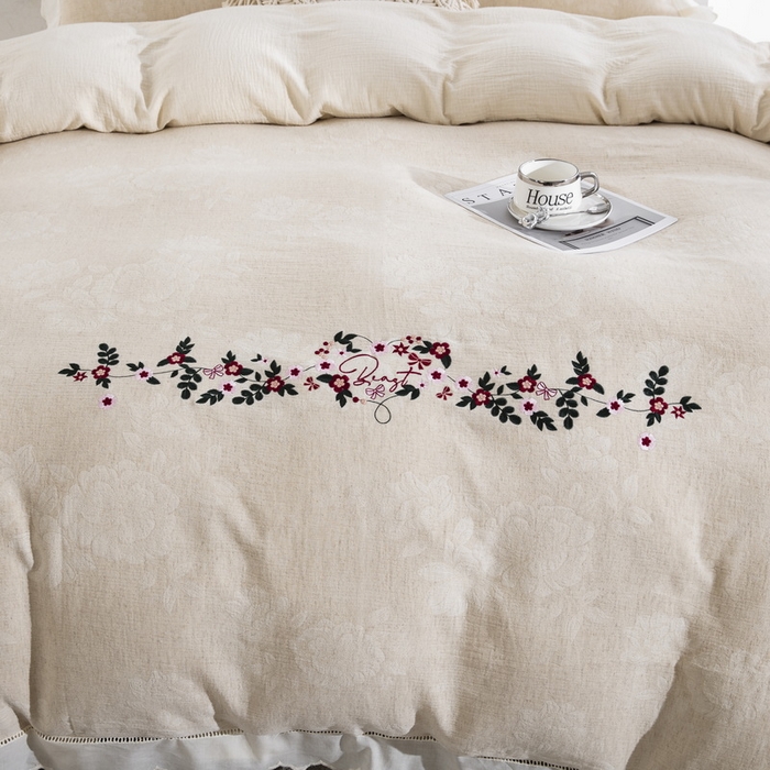 91家纺网 家纺一手货源 找家纺 鲁爱 2025新款棉麻花边绣花款四件套   浣溪沙-红