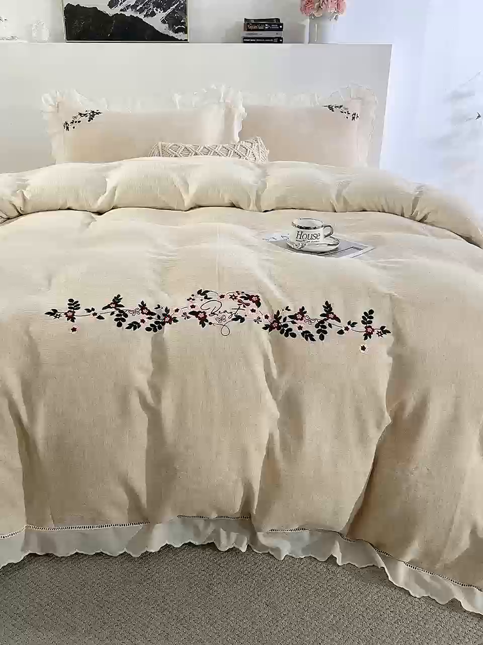 91家纺网 家纺一手货源 找家纺 鲁爱 2025新款棉麻花边绣花款四件套   浣溪沙-红