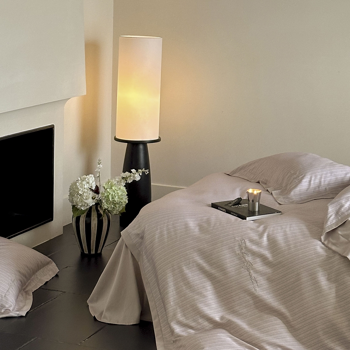 91家纺网 家纺一手货源 找家纺 （总）黛舒家居 2025新款天丝棉磨毛字母刺绣小宽边四件套-纪梵希