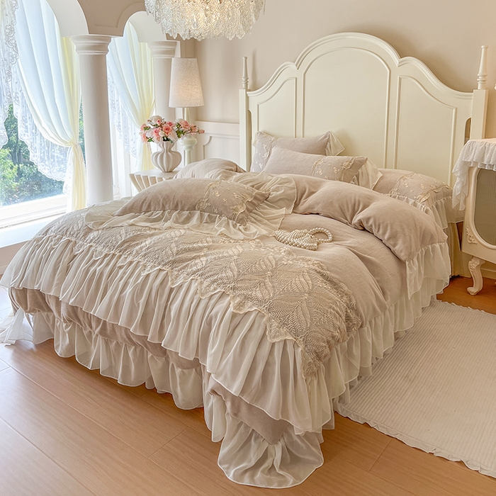 91家纺网 家纺一手货源 找家纺 网红馆（ck家纺） 2025新款亲肤舒适牛奶绒蕾丝边床裙四件套-秘密花园 秘密花园-卡其