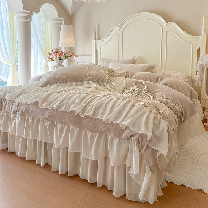 91家纺网 家纺一手货源 找家纺 网红馆（ck家纺） 2025新款亲肤舒适牛奶绒蕾丝边床裙四件套-秘密花园 秘密花园-卡其