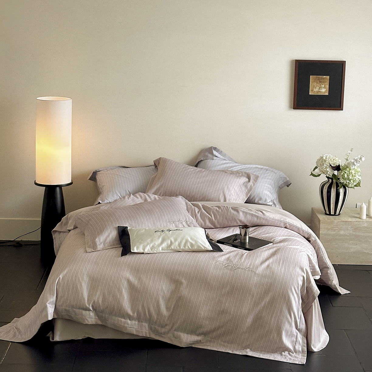 91家纺网 家纺一手货源 找家纺 （总）黛舒家居 2025新款天丝棉磨毛字母刺绣小宽边四件套-纪梵希