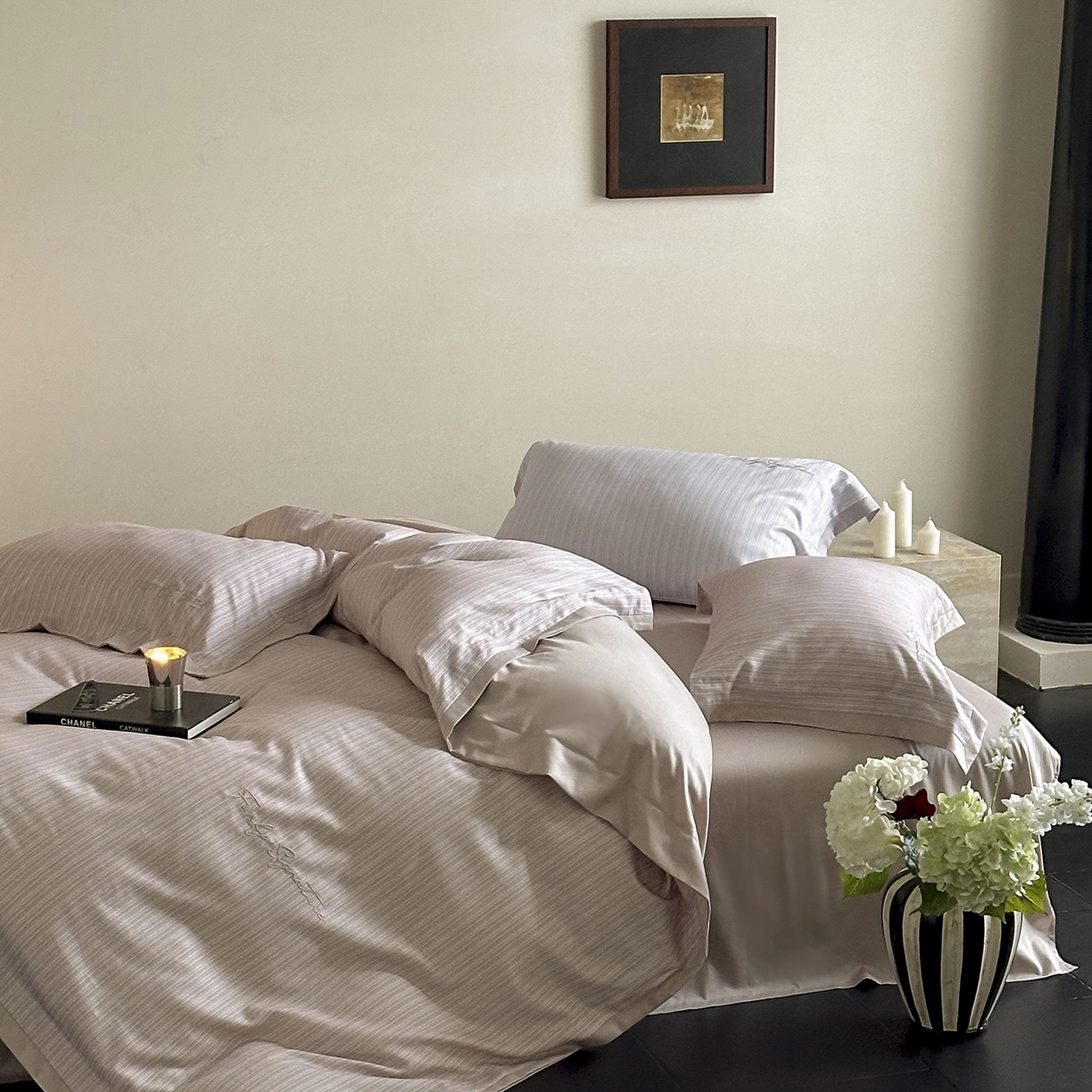 91家纺网 家纺一手货源 找家纺 黛舒家居 2025新款天丝棉磨毛字母刺绣小宽边四件套-纪梵希 纪梵希-粉