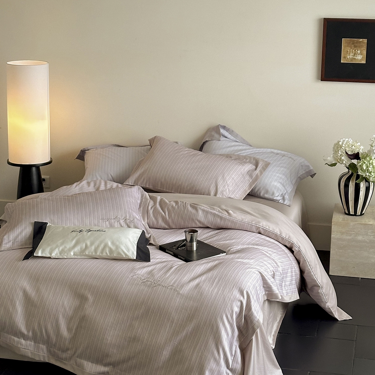 91家纺网 家纺一手货源 找家纺 黛舒家居 2025新款天丝棉磨毛字母刺绣小宽边四件套-纪梵希 纪梵希-粉