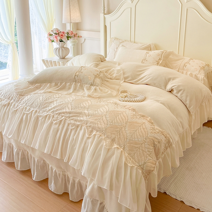 91家纺网 家纺一手货源 找家纺 网红馆（ck家纺） 2025新款亲肤舒适牛奶绒蕾丝边床裙四件套-秘密花园 秘密花园-米色