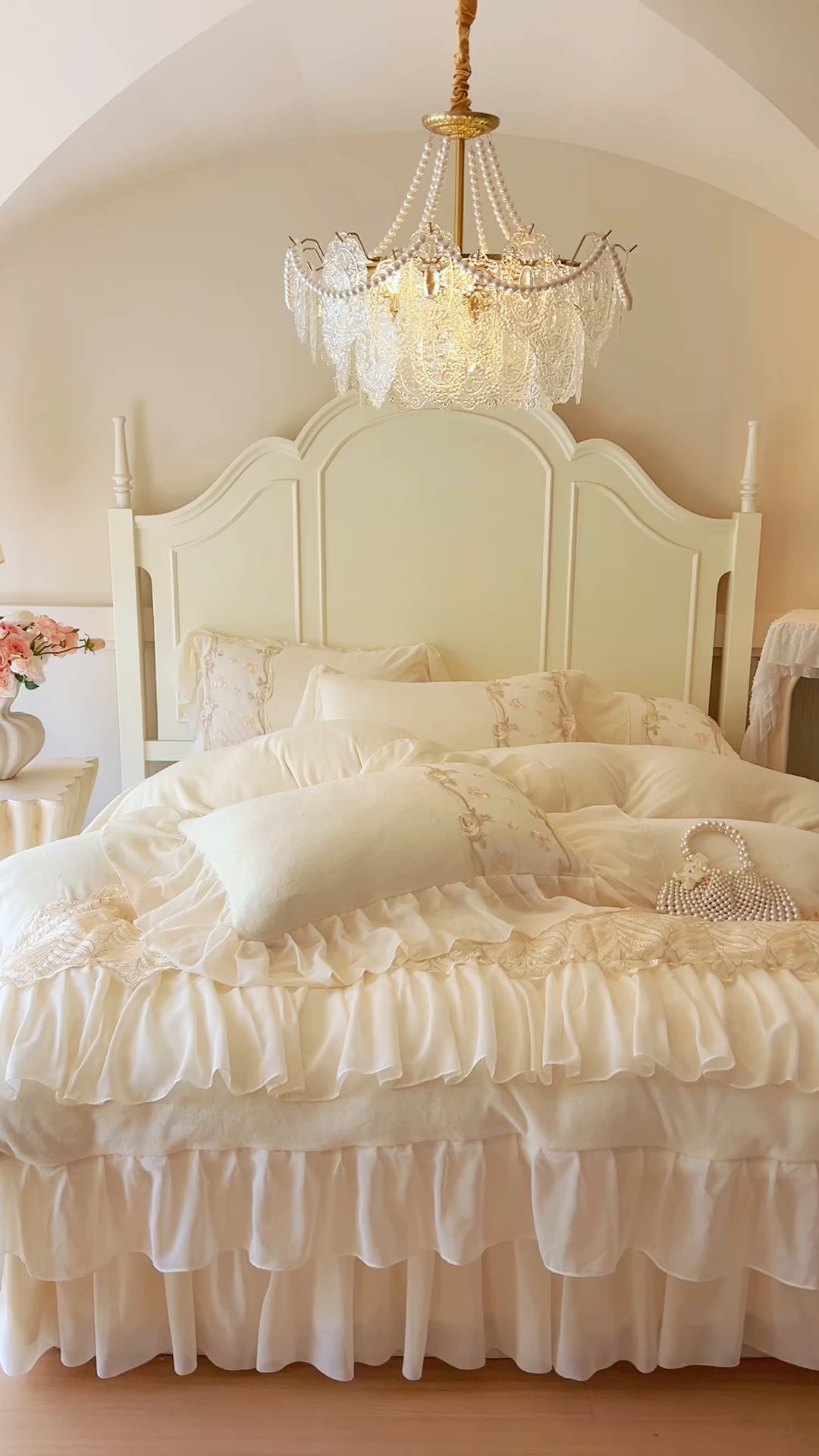 91家纺网 家纺一手货源 找家纺 网红馆（ck家纺） 2025新款亲肤舒适牛奶绒蕾丝边床裙四件套-秘密花园 秘密花园-米色